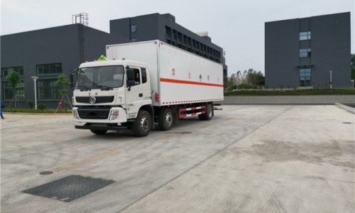 東風(fēng)前四后四雜項(xiàng)危險(xiǎn)品廂式車(chē) 