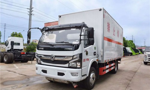 東風(fēng)多利卡D7危險(xiǎn)品廂式車(chē) 