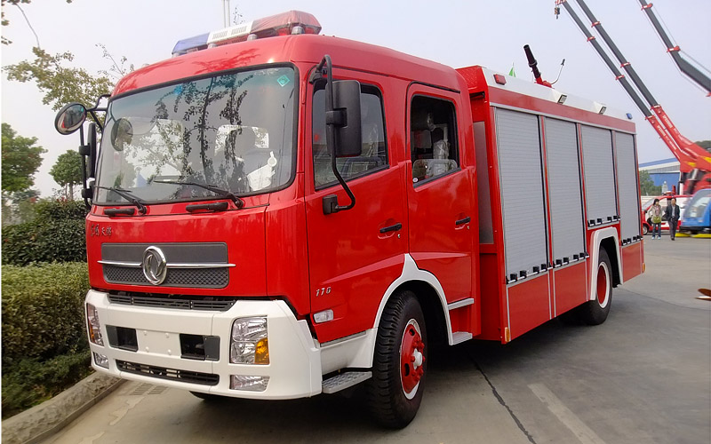 東風天錦水罐消防車 