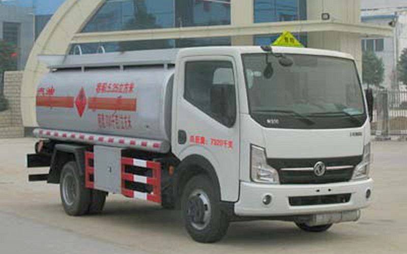 東風(fēng)輕卡加油車(chē) 