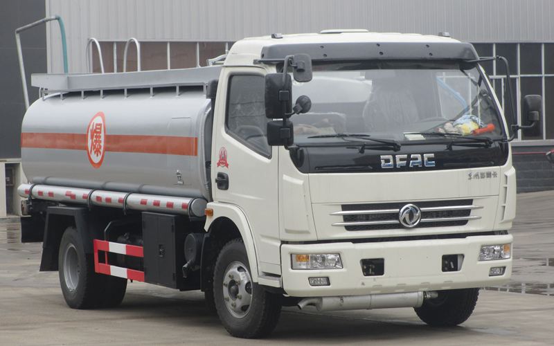 東風(fēng)多利卡油罐車(chē) 